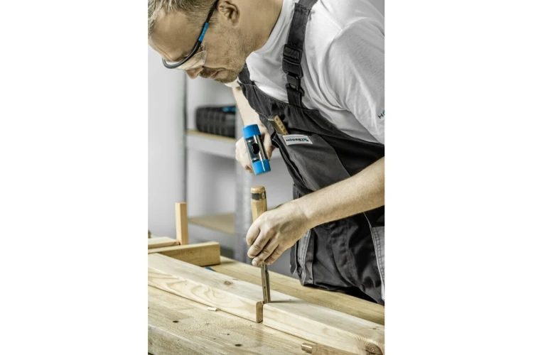 HT3B852_dluto%20plaskie_HT3B048_%20mlotek%20instalacyjny.2a3e234c.jpg